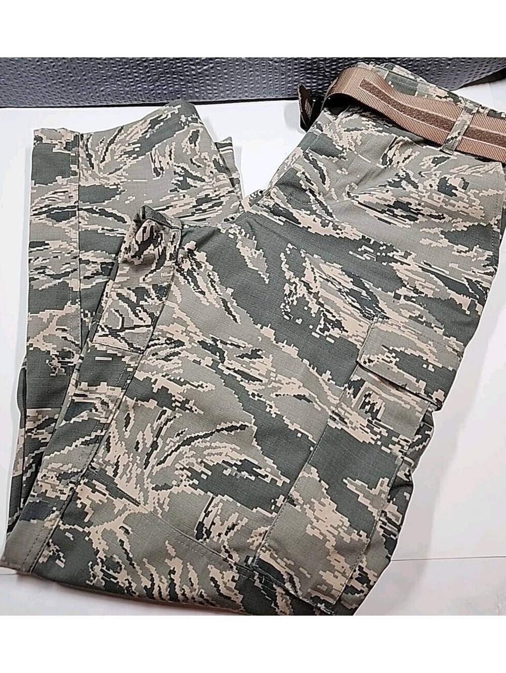 Mens green army fatigues pants Medium